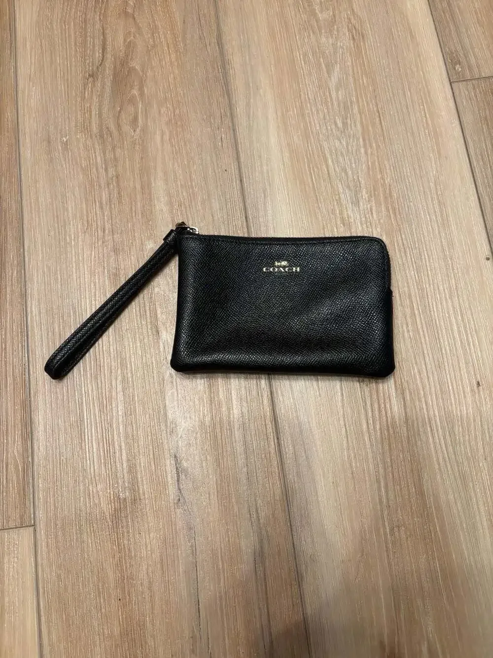 Coach Corner Zip Wristlet Wallet Black / Gold F50832